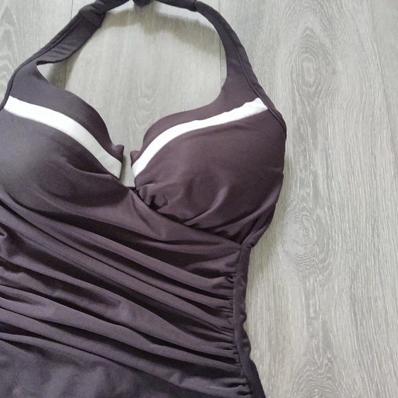 MagicSuit Notch Detail Halter Top One Piece Swimsuit Size 8 DD - Picture 4 of 13